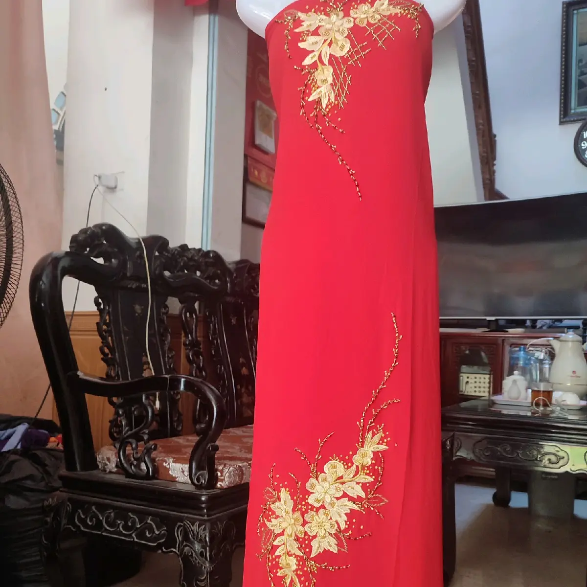 Vải áo dài lụa tơ tằm cao cấp hoa cuờm màu đỏ tươi