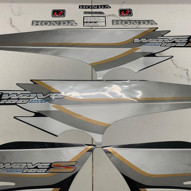 Bộ tem Honda wave s 100 2007 màu đen hàng nhập Thái Lan 3 lớp chất lượng cao dành riêng cho dòng xe này tem in lụa màu sắc cực đẹp và bền giá bán cực tốt bán lẻ như bán sỉ Nhãn Dán