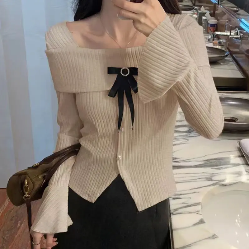 Hot girl long sleeve off-shoulder WOMEN'S pleated off-shoulder slim-fit flocked sleeves T-shirt