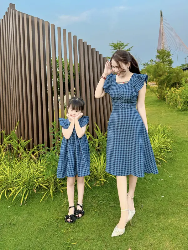 Bnstyle Váy Đôi Mẹ Và Bé Hoạ Tiết Caro Xanh Tay Cánh Tiên Mb 202407 Top 4