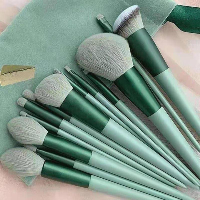 Product Introduction of Makeup Brush Suit Eye Shadow Blush Face Powder Highlight Repair Lip Brush Beauty Tools 3