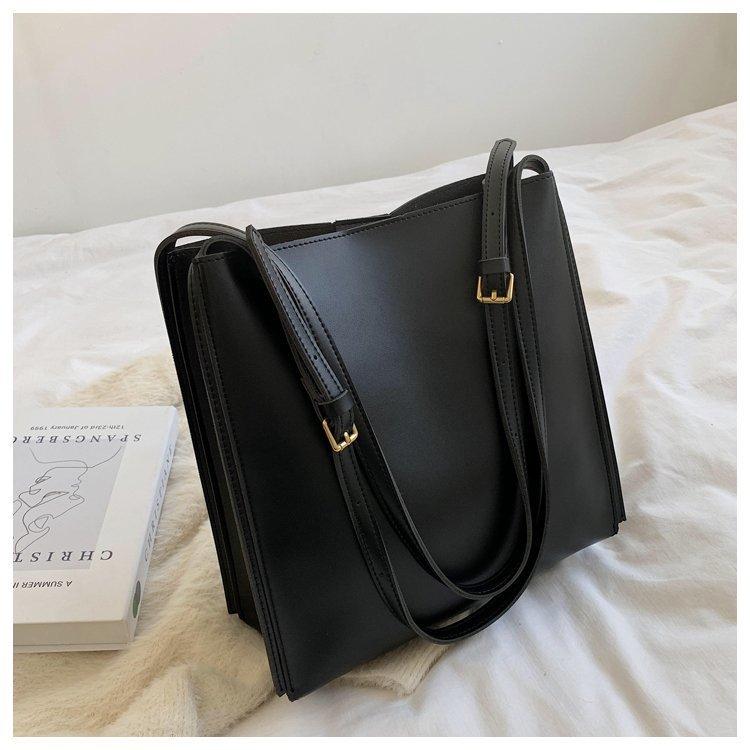 Product Introduction of One bag on the shoulder, retro-large tote bag of women, fashionable bag 21