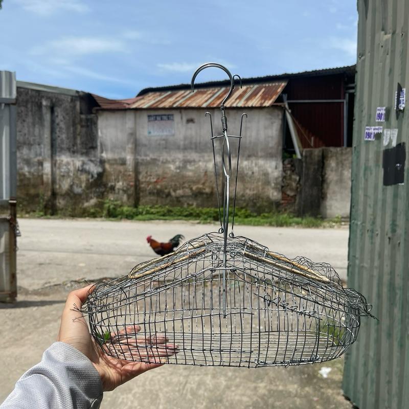 Lồng chim chào mào, chich choè chất liệu kẽm phom 2 mặt kèm cóng nhựa xiên chuối