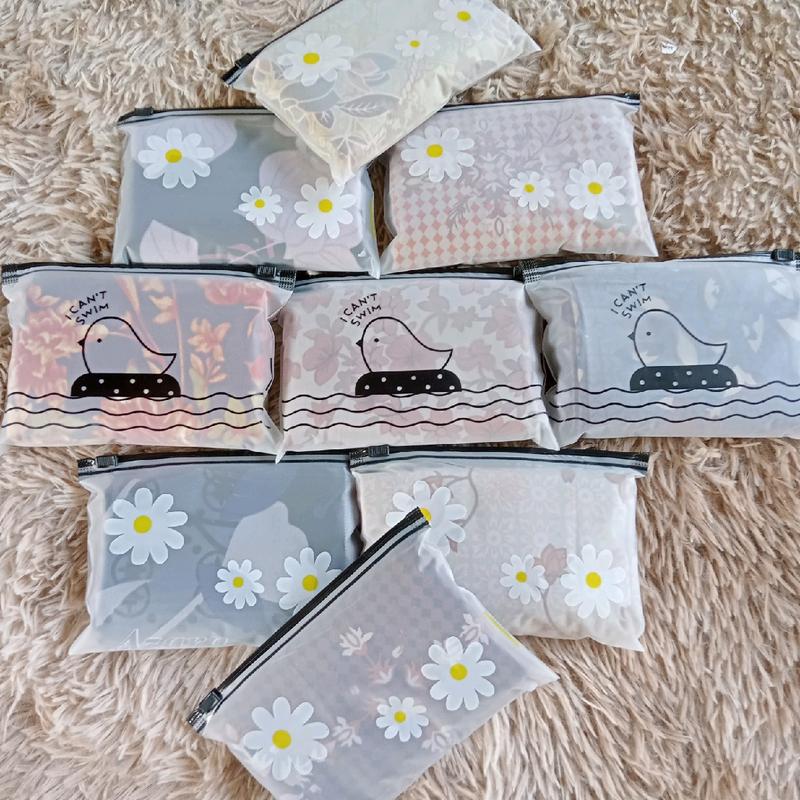(POUCH) PROMO ISI 2 HIJAB SEGIEMPAT MOTIF AZARA VOAL PREMIUM STANDAR PREMIUM LASERCUT LOGO PRINT/ LOGO METAL 0