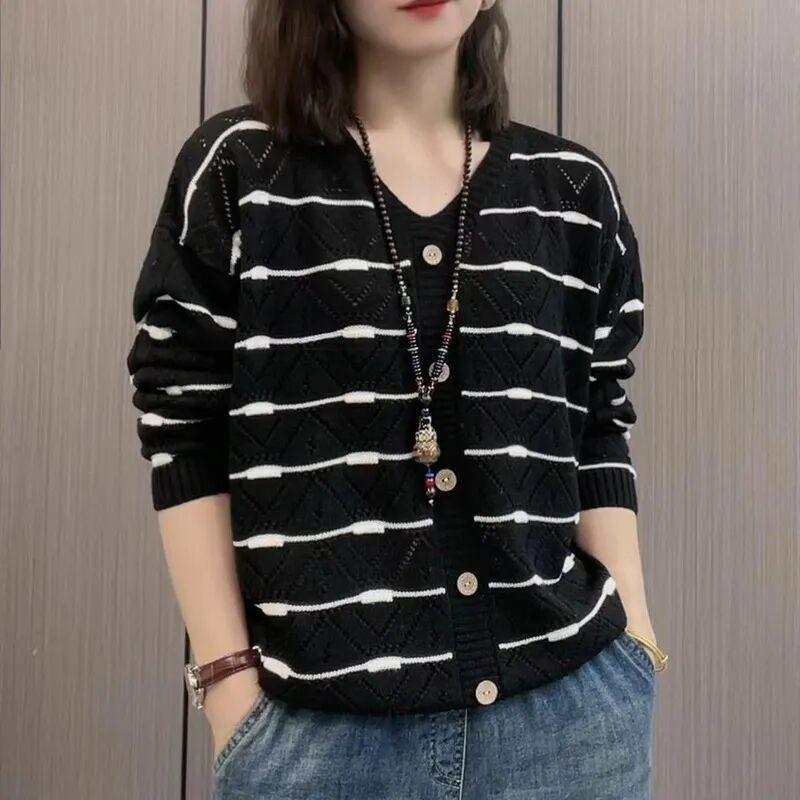 Product Introduction of Áo Len Mùa Xuân Và Mùa Thu Mới Áo Len khoét Bụng giấu Bụng Dáng Rộng Cổ Chữ V Cho Nữ Áo Dài Tay Thanh Lịch dễ phối đồ Thời Trang Women Top 5