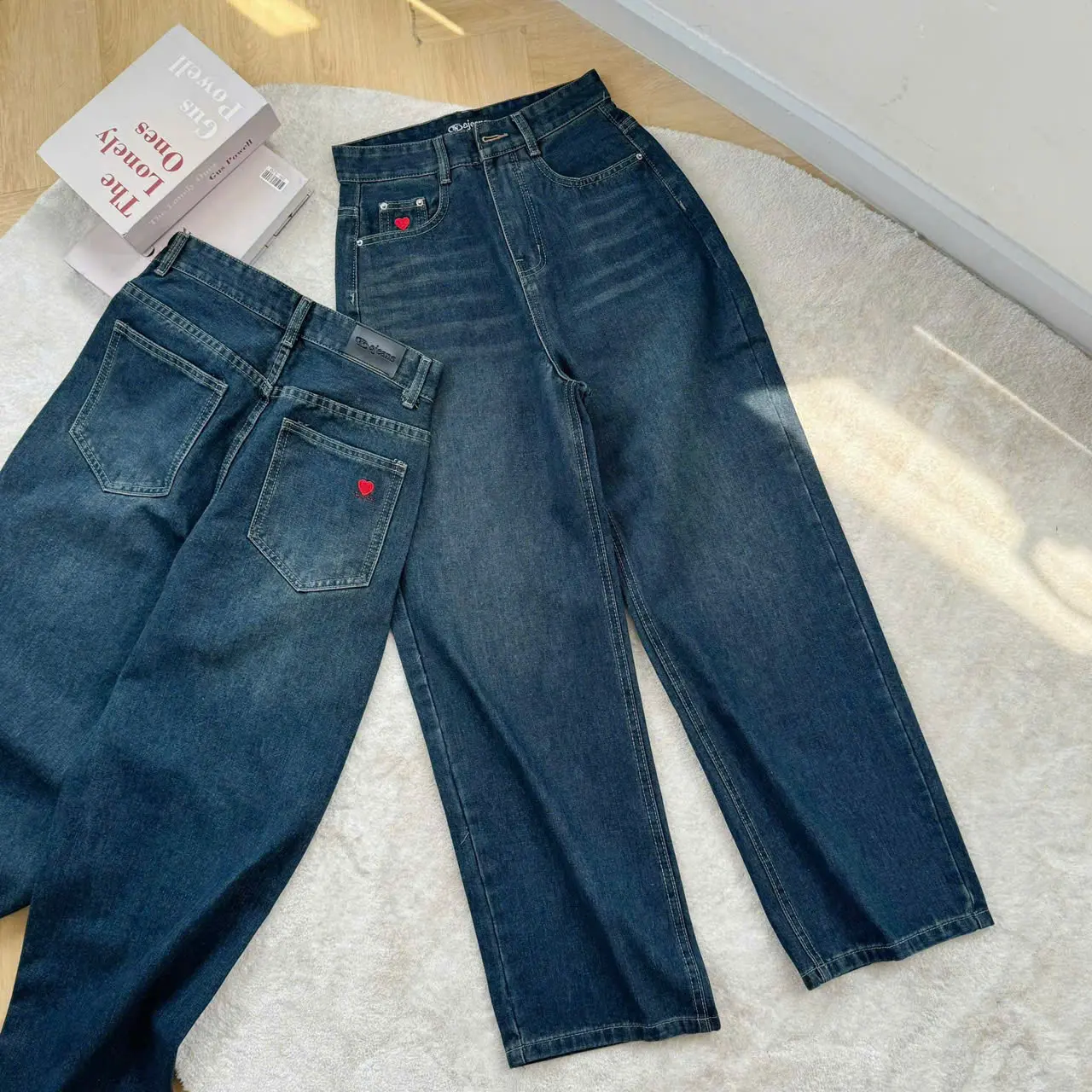 Cao < m58, Dài Quần 95 cm, Quần Jean Ống Suông Trơn Thêu Logo Trái Tim ,Vải Dày Mướt Xin , ms 433