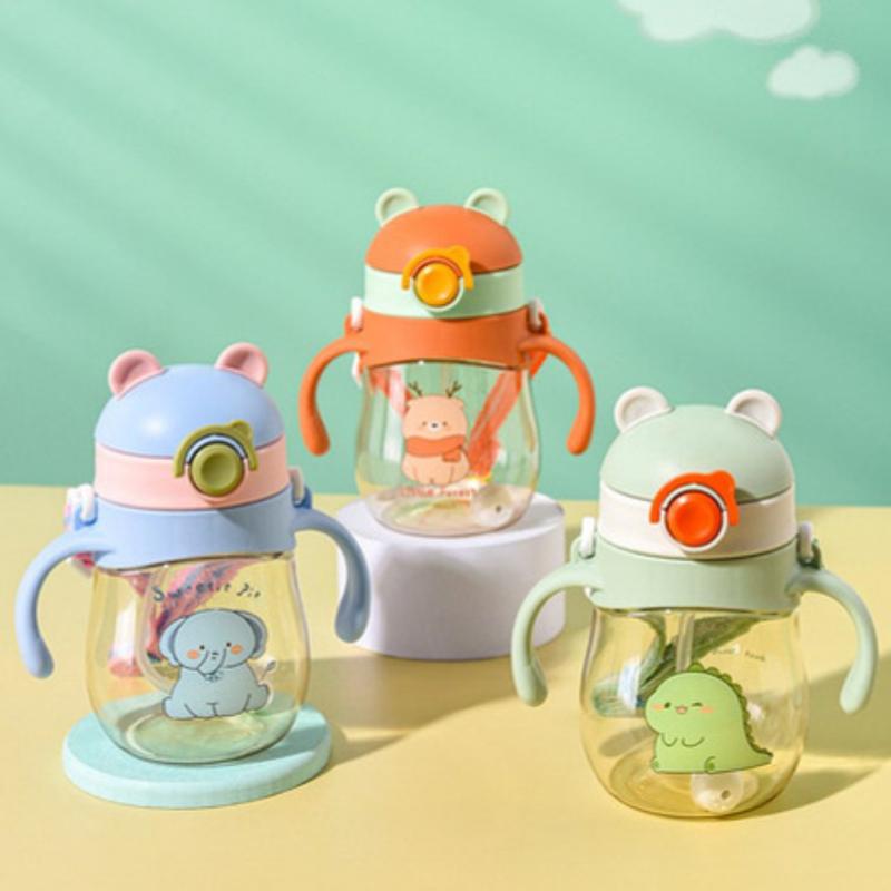 Bình uống nước cho bé dung tích 300ml có tay cầm kèm quai đeo, chống đổ, chống tràn Voi Kem 4