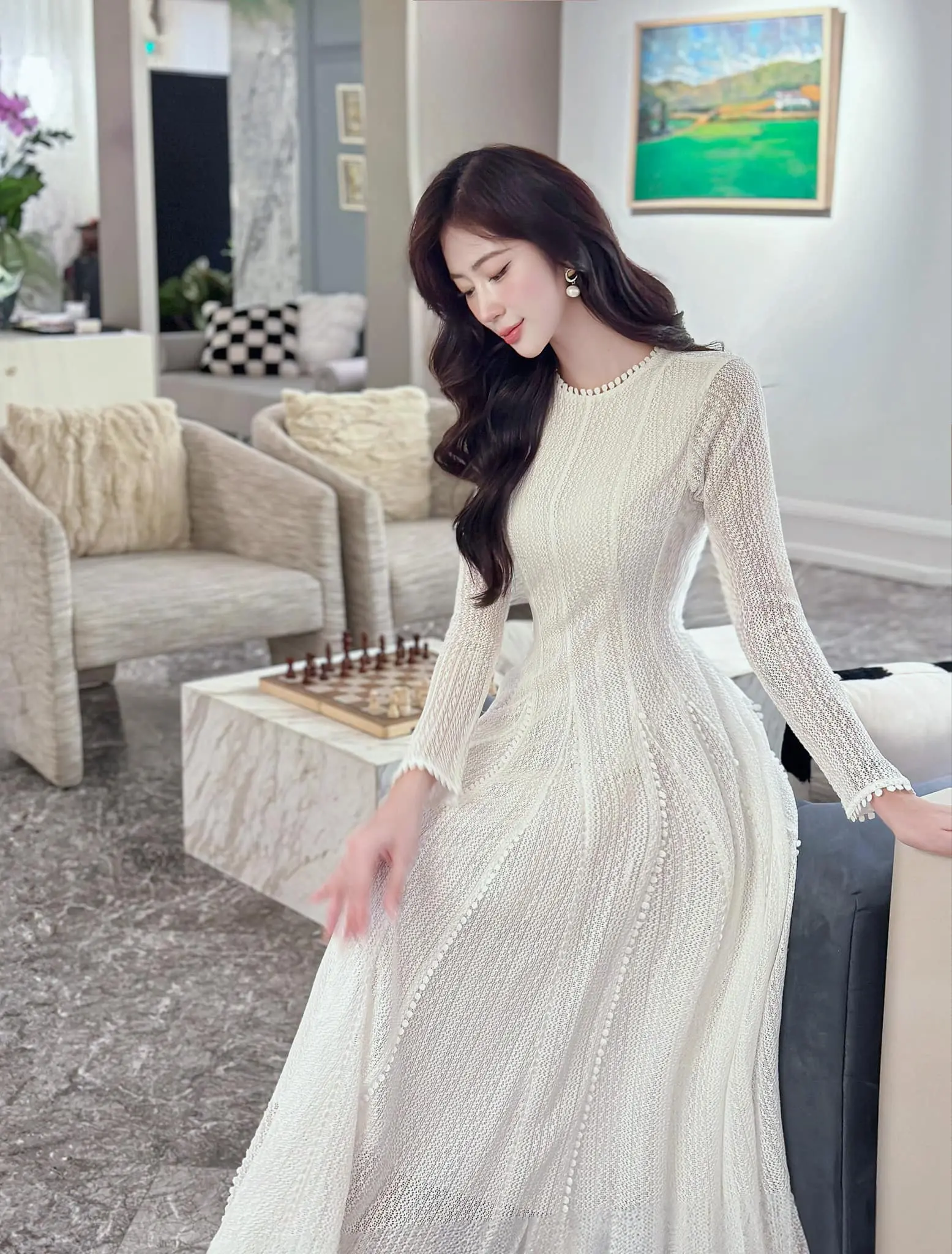 Váy thiết kế trắng xòe dài tay sang chảnh phù hợp đi làm đi chơi
