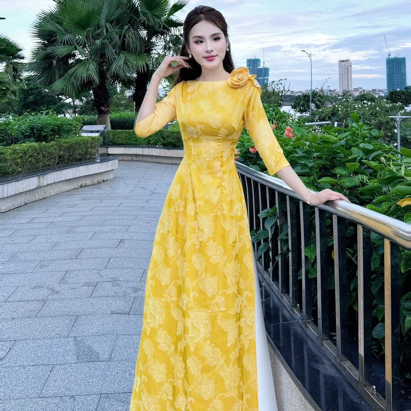 Fatraly - ADTK48 - Áo dài nữ vải gấm Thái Tuấn màu vàng với thiết kế kết hoa vai cực xinh