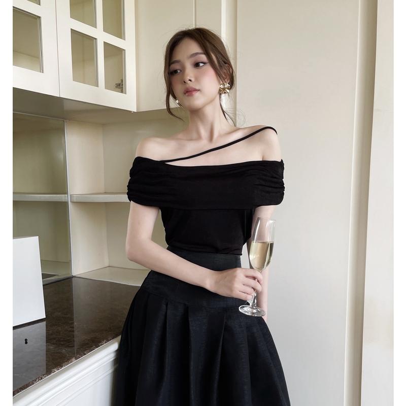  Áo thun nữ ngắn tay trễ vai LOLI Black Top HIU design  áo cách điệu dáng ôm body sang trọng con gái H.I.U ROOM 