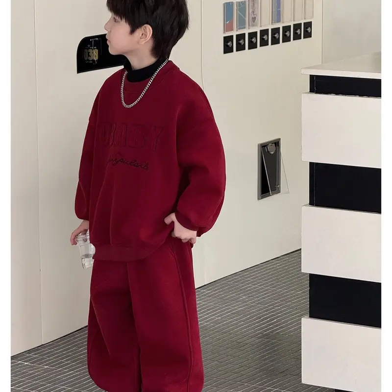 Set nỉ 2 màu đỏ/đen chữ thêu cá tính cho bé 1