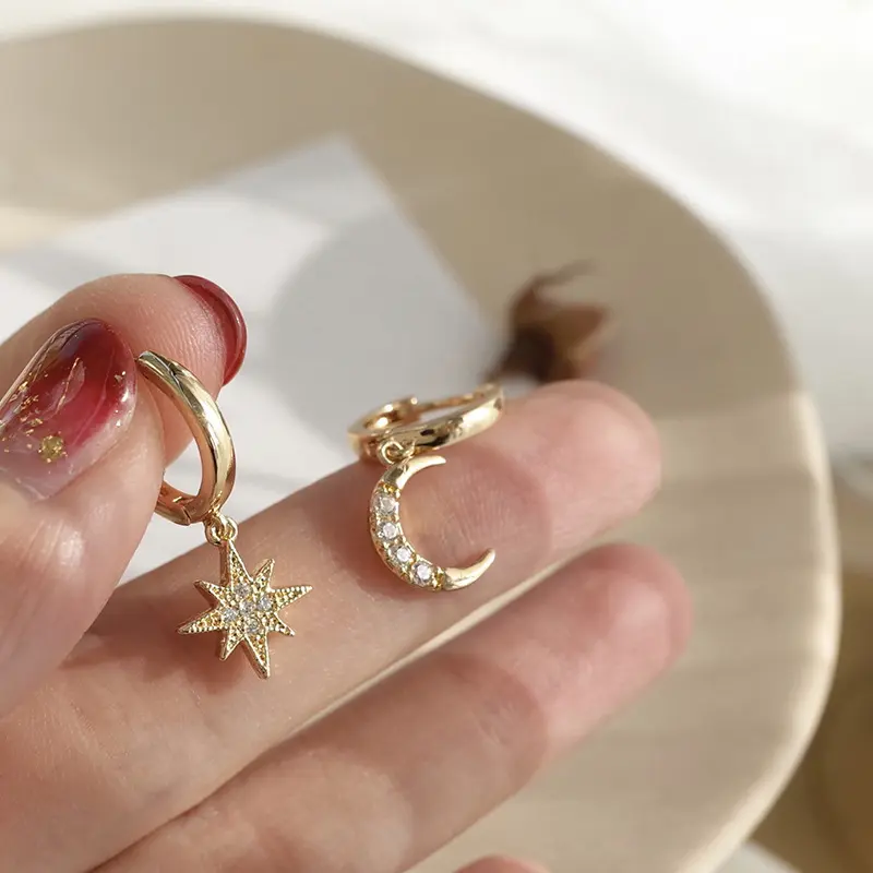 Bông Tai Đinh tán Hình Ngôi Sao Và Mặt Trăng Không Đối Xứng Phong Cách Cổ Điển, Chất Lượng Cao Cấp, Trang Sức Thanh Lịch Cho Phụ Nữ, Giá Cả Phải Chăng, Sang Trọng