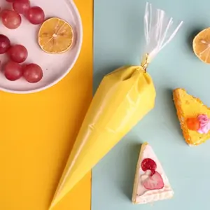 Plastik Segitiga Buttercream Piping Bag Kantong Adonan 1 Pack isi 100 Lembar Import Kitchenware Baking