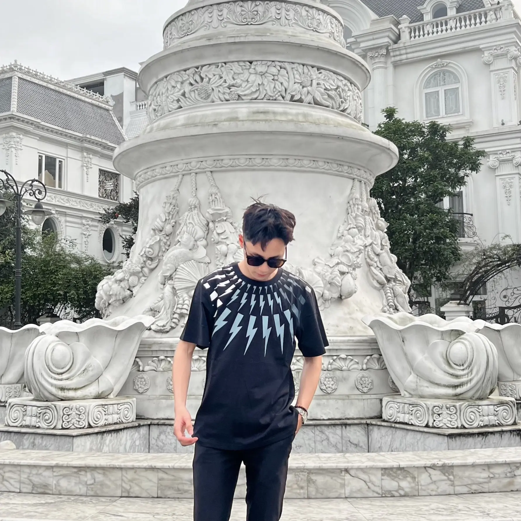 Áo Phông-Họa tiết Tia sét. Hàng Q.C new 2024 Cotton Nam Cổ Tròn
