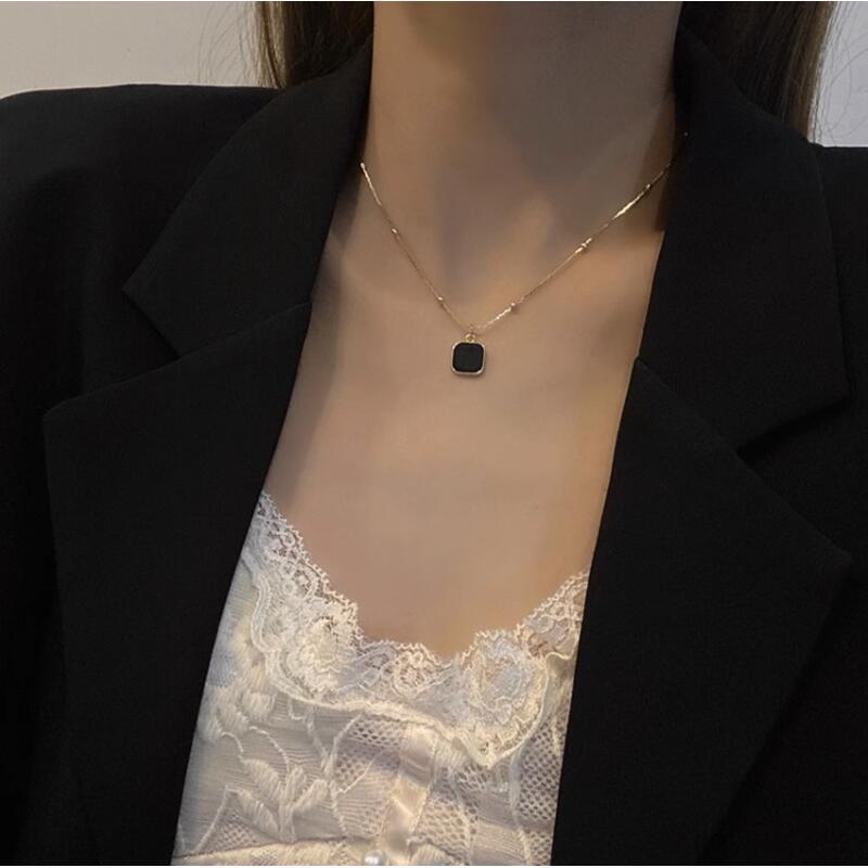 Product Introduction of Black Dark Geometric Square Necklace for Women's Light Luxury and Unique Design Sense Collar Chain 2025 New Instagram Hip Hop 5