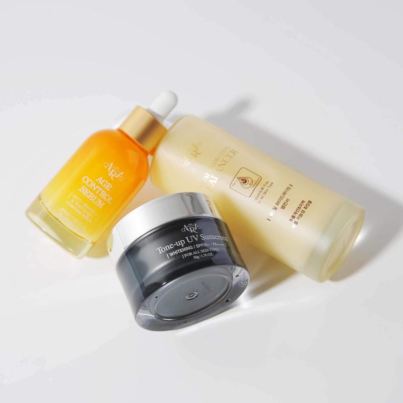 Jeeara Set 3 Lọ Dưỡng Da & Chống Nắng gồm Toner 3 trong 1 Serum Nghệ Kem Chống Nắng Dưỡng Da Hiệu Quả