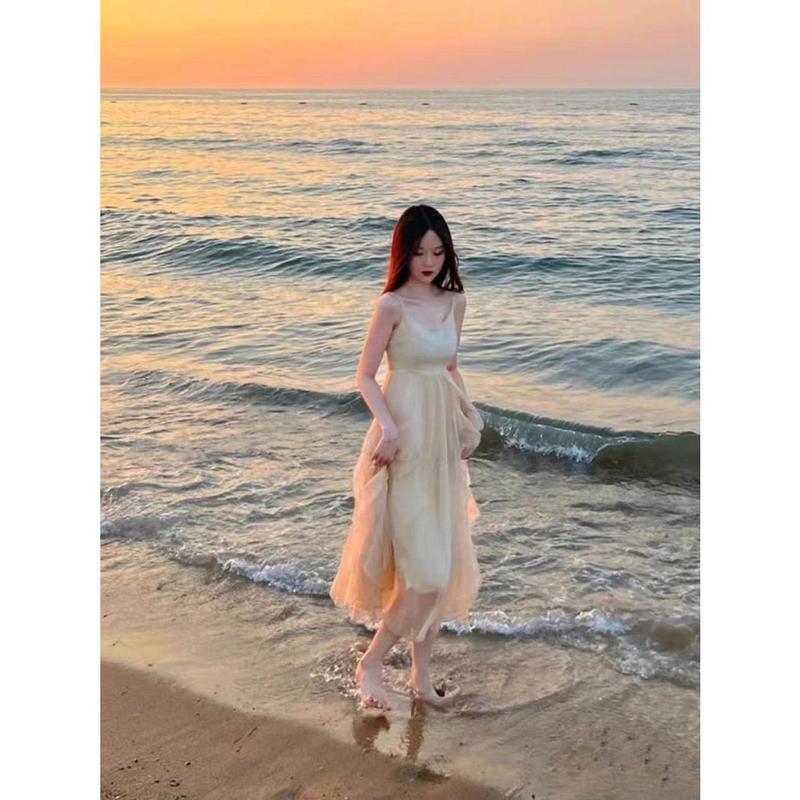 2025 French Style Beach Vacation Dress High-end Sanya Travel Outfit Super Fairy Small Stature Photo Spaghetti Strap Dress 5