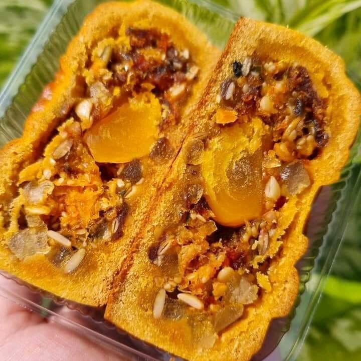  Bánh trung thu thập cẩm gà quay 2 trứng 200g Hoa Nắng homemade 