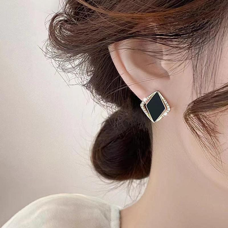 Product Introduction of Hoa Tai Lạnh Lùng Tinh Tế Thiết Kế Độc Đáo Hoa Tai, Hàng Mới Về, Màu Đen, Khuyên Bông Khuyên Tai Đinh Tán Hình Thoi Cao Cấp Thanh Lịch, Năm 2024 4