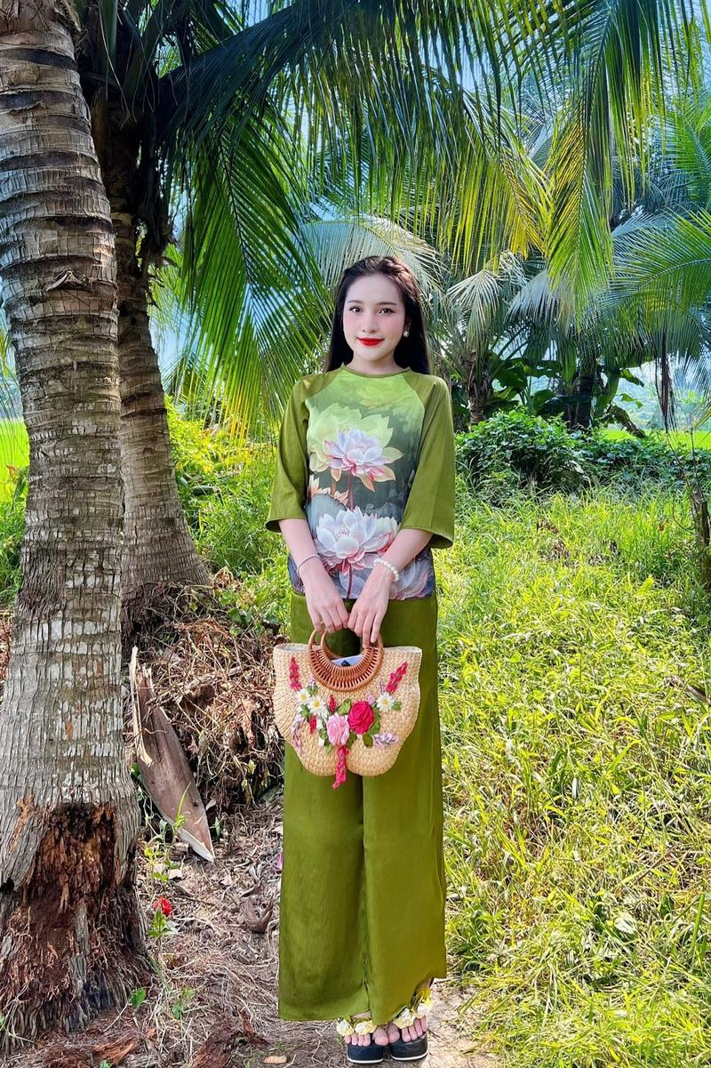 Product Introduction of Tháp phục lụa - áo tơ in hình hoa sen cc Nữ 4