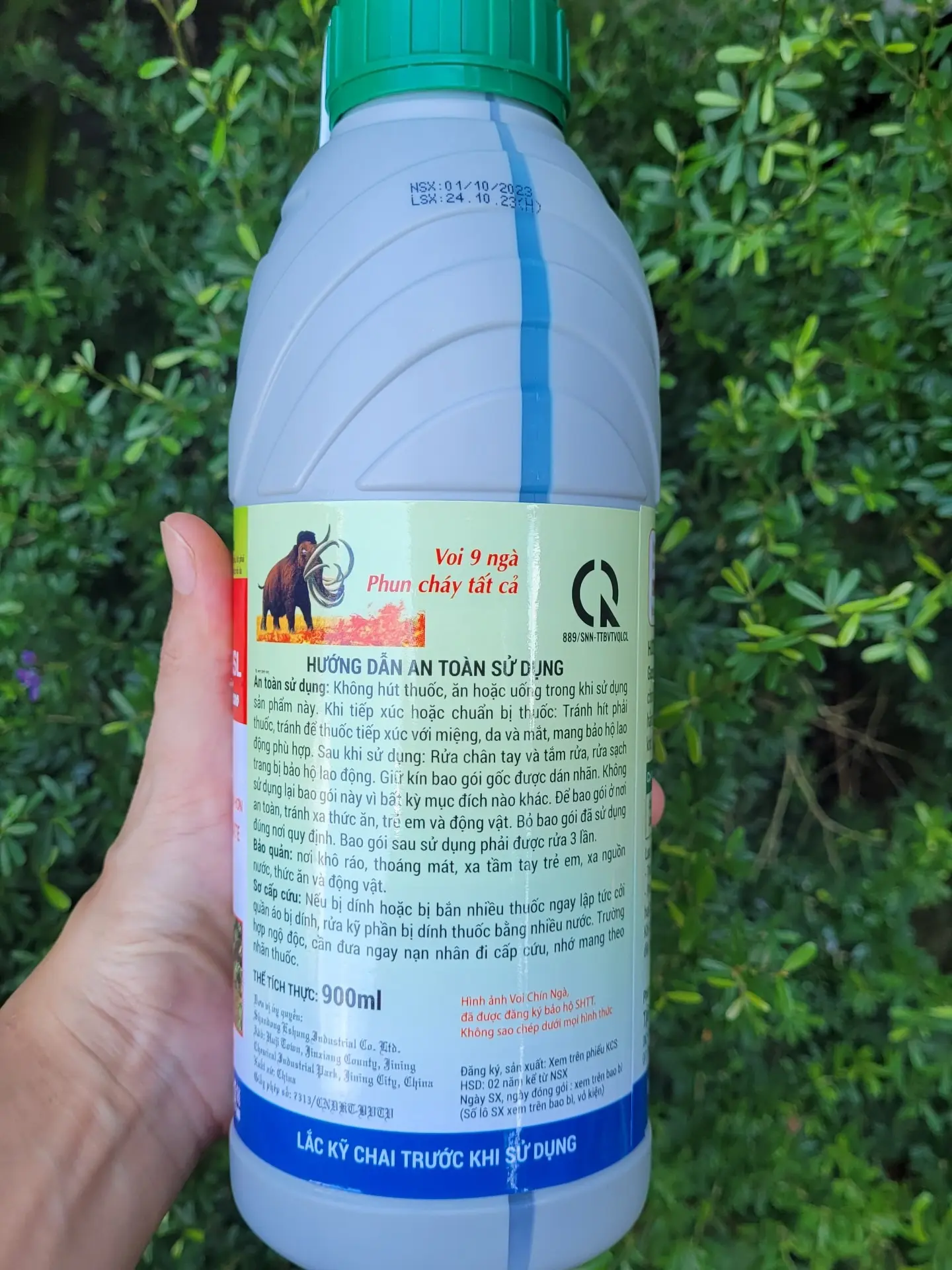 BASTAR 200SL BMC chai nhựa trắng 900ml chứa dung dịch phân bón tốt cho cây trồng