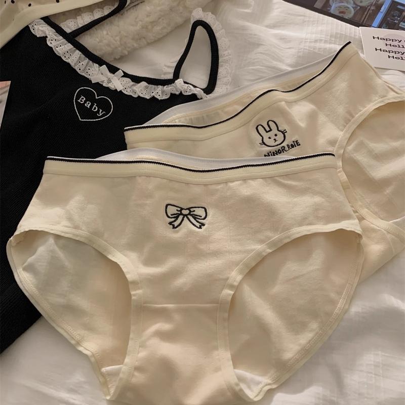 Product Introduction of Cotton Antibacterial Underwear Comfortable and Soft Student Middle Waist Cotton Underwear Female 3