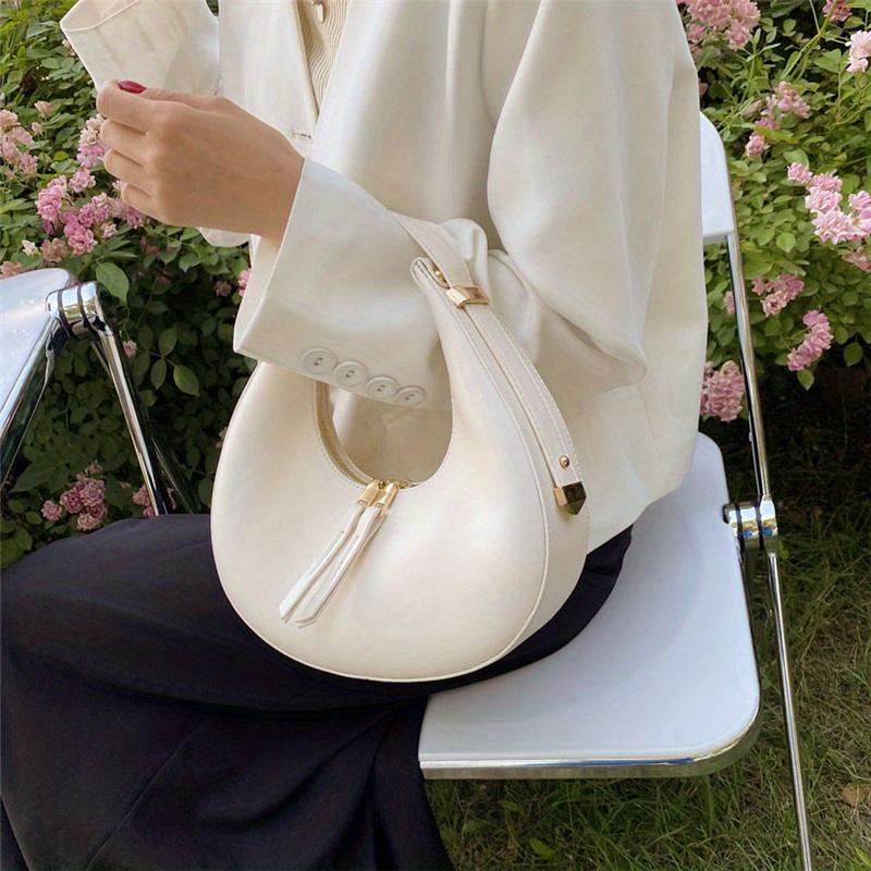 Product Introduction of Classic Design Ladies Crossbody Shoulder Bag Textured And Atmospheric Ladies Bag Simple Zipper Solid Color Crescent Bag Large Capacity Retro Handbag PU Leather Underarm Bag 12