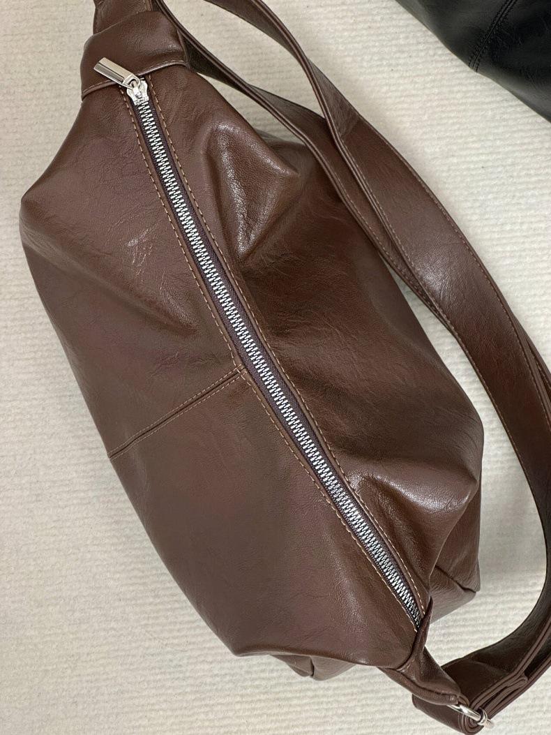 Product Introduction of 2025 New Women's Bag Maillard Retro Crossbody Bag Soft Leather Large Capacity Versatile Shoulder Tote Bag 6