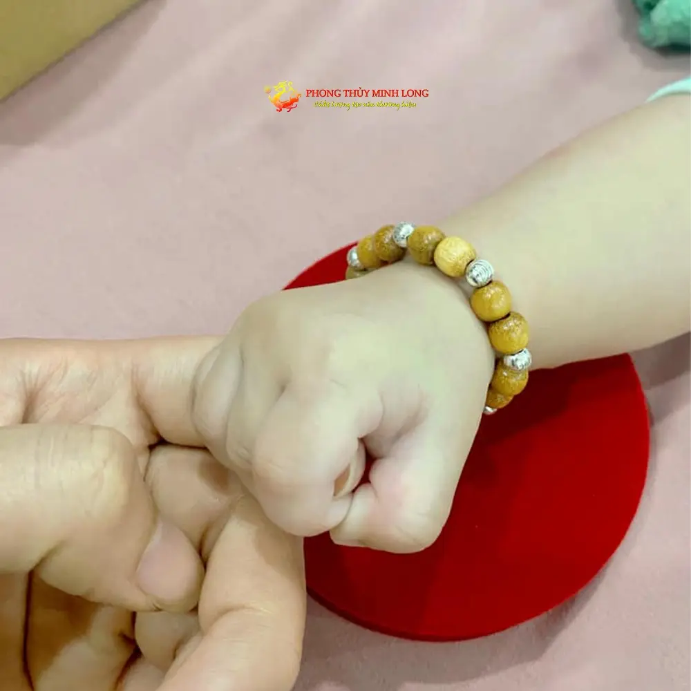 Vòng tay cho bé hạt dâu tằm mix 7 bi và 9 bi bình an may mắn ăn ngon ngủ ngon (hạt gỗ tự nhiên)