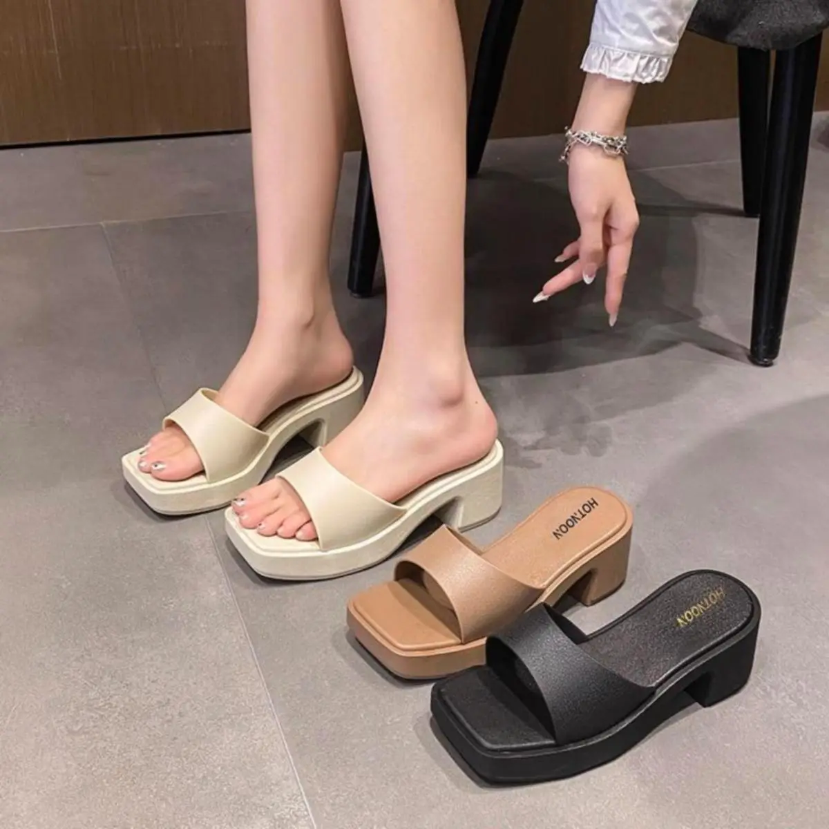 รองเท้าส้นสูงสตรีส้นหนา หัวเหลี่ยม รองเท้ายางแฟชั่น ส้นรองเท้าสูง รองเท้าแตะ Shoes 5.5 ซม. มี 3 สี