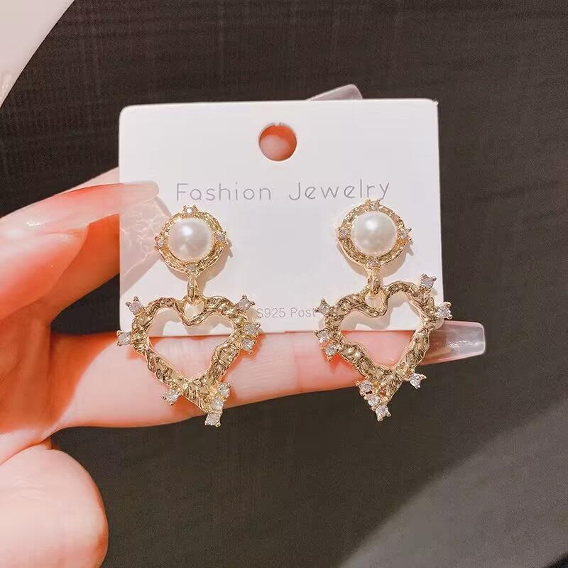 Product Introduction of S925 Silver Gold Plated Fashion Heart Shape Jewelry Earrings for Women Wholesale 6
