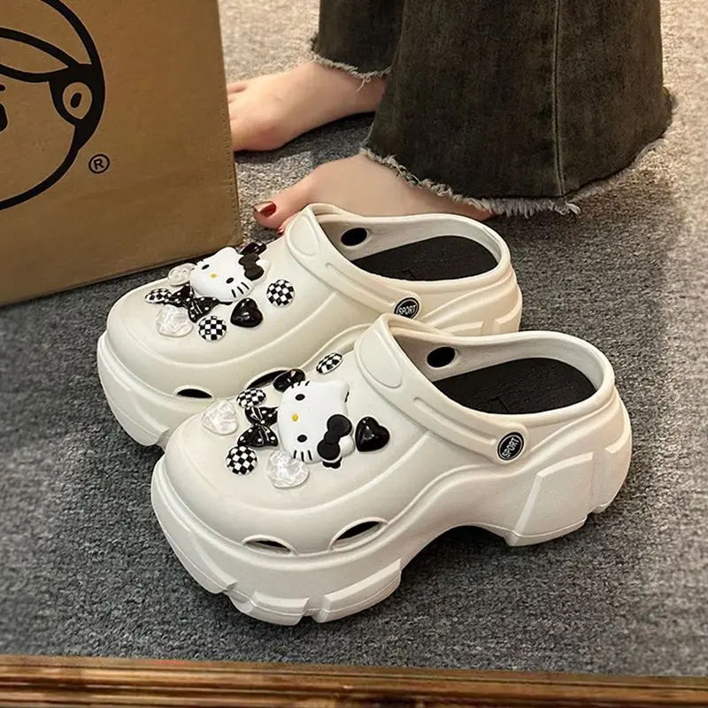 Giày Coros Đế Dễ Thương, Nữ Mùa Hè Mới, Thiết Kế Hoạt Hình Hello Kitty, Tăng Chiều Cao, Không Trơn Trượt, Dép Lê Ngoài Trời Đi Biển Baotou, 2024 1