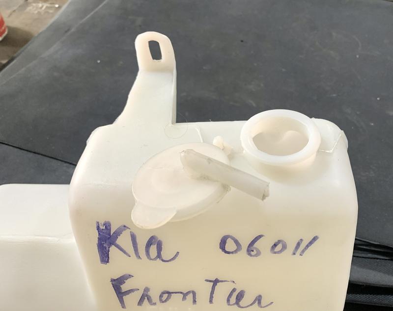 Product Introduction of Bình Nước Phụ Xe Tải KIA Frontier, K3000, K165, K2700 k190, K140....Bằng Nhựa Cứng Siêu Bền. 4