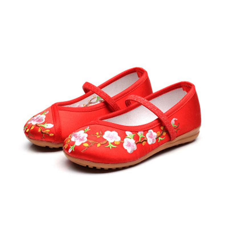 Product Introduction of 2025 Children's Embroidered Shoes Hanfu Shoes Women's Traditional Cloth Shoes New Girls' Performance Dance Shoes Chinese Style 4