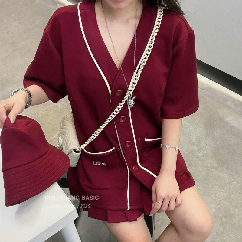 SET ĐỎ cổ V viền trắng mix chân váy ngắn xếp ly chất mì dày dặn  phong cách trẻ trung năng động cá tính cho nữ 1