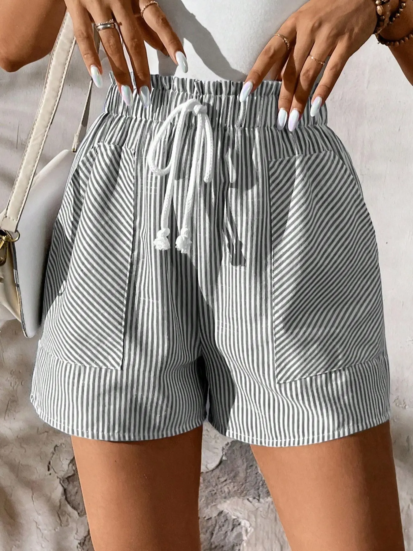 Women's Striped Print Drawstring Waist Shorts, Casual Comfy Pocket Shorts for Daily Wear, Ladies Bottoms for All Seasons