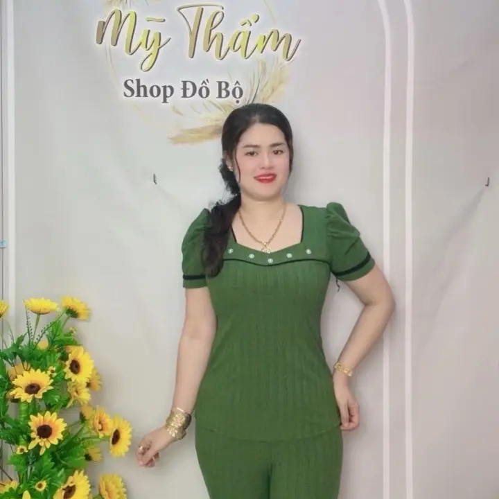 Bộ cỗ tròn quần dài ống ôm thun sọc nhật nhún bèo nhọn Kem cho nữ từ 45-75kg, cổ vuông nhún bèo - Cổ Tròn - Áo,