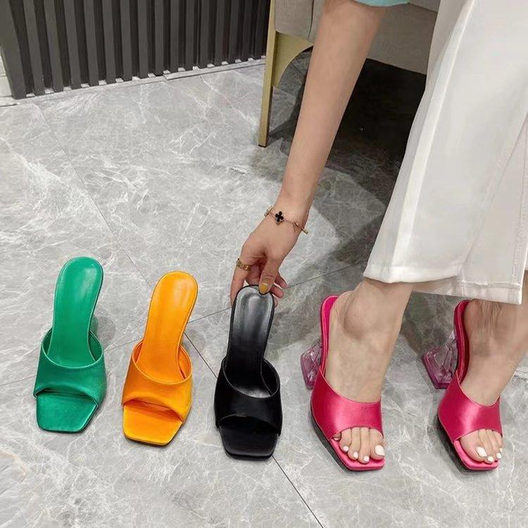 Product Introduction of รองเท้าแตะส้นสูง มาใหม่ พลัสไซส์ สีพื้น ส้นคริสตัล ทำจากผ้าซาติน รองเท้าแตะแฟชั่นยุโรปและอเมริกา 2