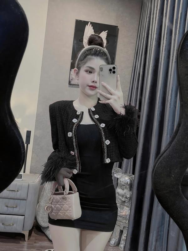 D729 (TÁO ĐỎ BIGSIZE 55-90KG) SET THIẾT KẾ BIGSIZE 2 MÓN ÁO KHOÁC DẠ TAY LÔNG + ĐẦM 2 DÂY DÁNG NGẮN