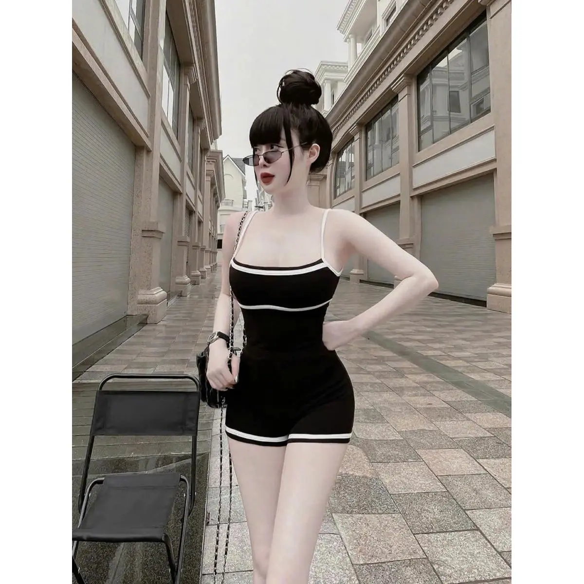 Set Đồ Jump Trơn Dáng Dây Phối Viền Trắng Đơn Giản, Có Khóa Kéo Sau, Chất Liệu Gân Tăm Co Giãn Tốt, Màu Đen Phối Viền Trắng Trẻ Trung, Size Dưới 50kg Cao Dưới 1m6 Phong Cách Năng Động Đi Chơi Và Dạo Phố Nữ Women