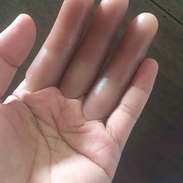Ngón Tay Giả  ( Đeo vừa 3 ngón giữa ) ( Khách hàng xem kĩ trước khi mua,tránh trường hợp trả hàng, shop mất tiền phí ) 1