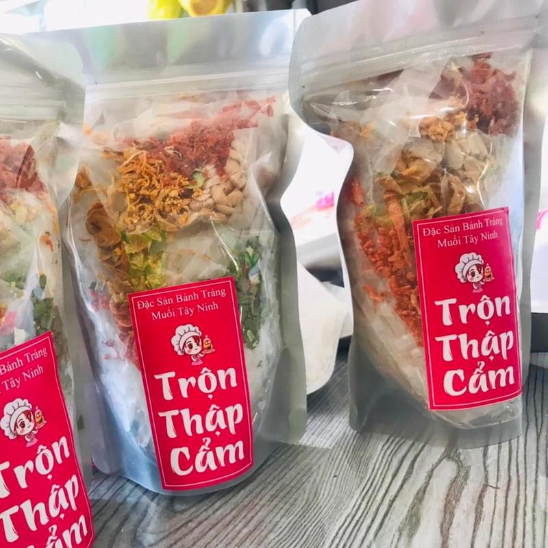 Bánh Tráng trộn thập cẩm sốt bò