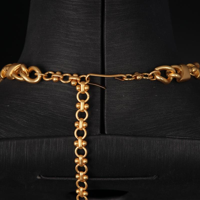 Product Introduction of High-end Fashion Personality Temperament Versatile Retro Jewelry Bright Gold Light Luxury Style Necklace 2025 New Model 3