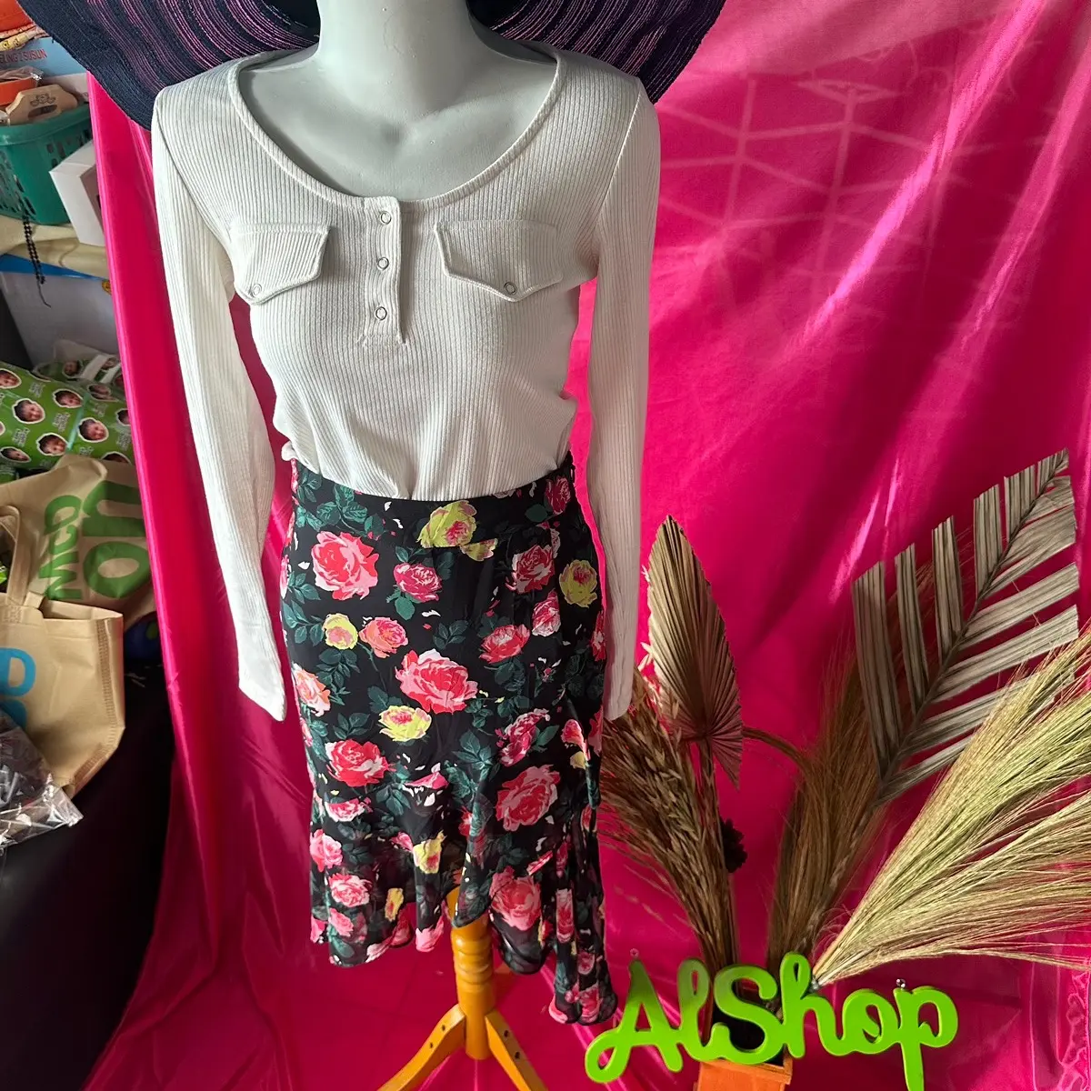 Atasan crop lengan panjang brendong hem Wanita
