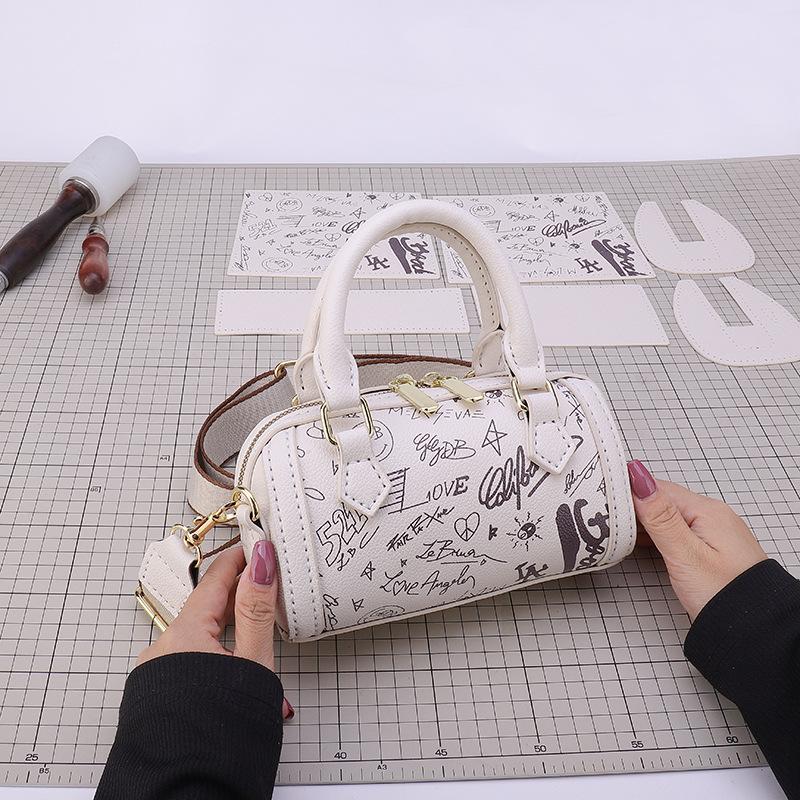 Chila Bag - Terlaris Tas Selempang Wanita Terbaru Lucu Cantik Terlaris Slimbag Tas Cewek Tas lebaran Kulit Hitam 3