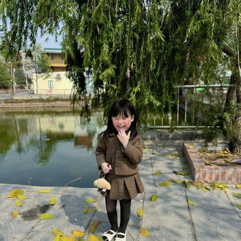 [682] Set dạ kẻ nâu  kèm chân váy xếp ly siêu xinh cho bé