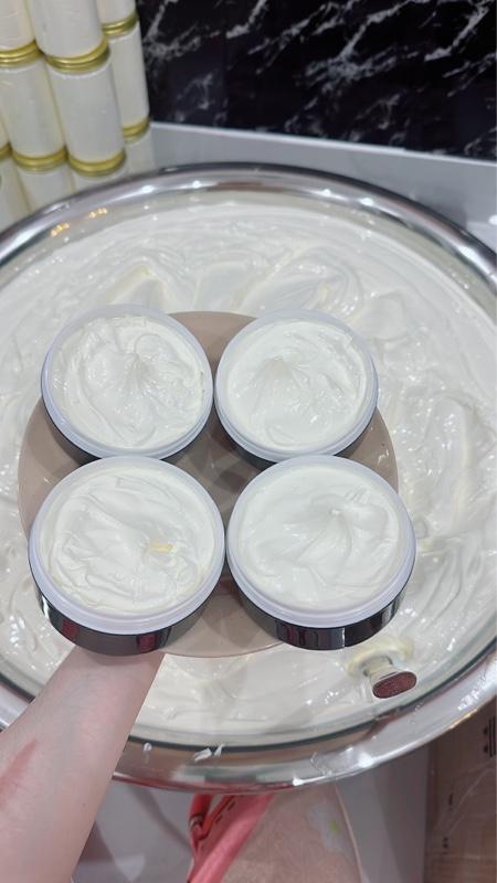 Product Introduction of Combo 4H Kem Body Men Tẩy Trắng Sữa Non ( 800gr ) 8