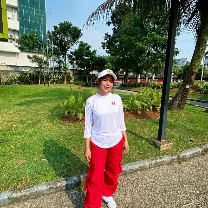 Setelan Senam Olahraga 1Set Mix Atasan N Putih Lis Merah dan Celana Cargo Harajuku Merah 6