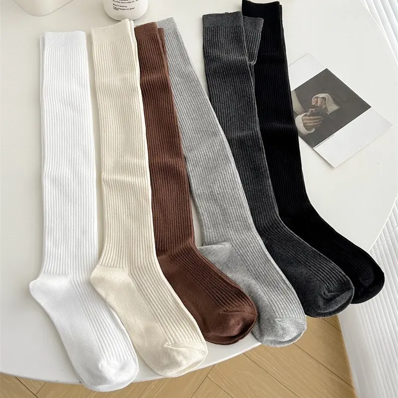 Vớ Tất nữ siêu cao cổ qua gối phong cách trẻ trung, năng động.