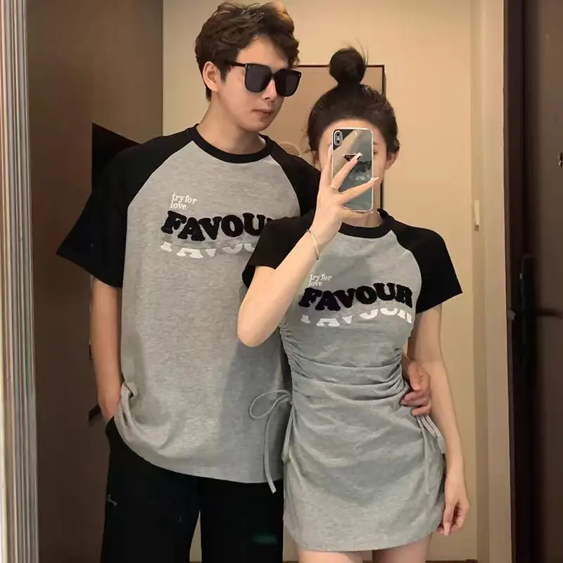 Trang Phục Cặp Đôi, Độc Đáo, Một Váy Và Một Áo Sơ Mi, Bộ Đồ Cao Cấp Thích Hợp Cho Mùa Hè Mới 2025, Phong Cách Độc Đáo Của Người Nổi Tiếng Trên Internet, Áo Phông ngắn Tay